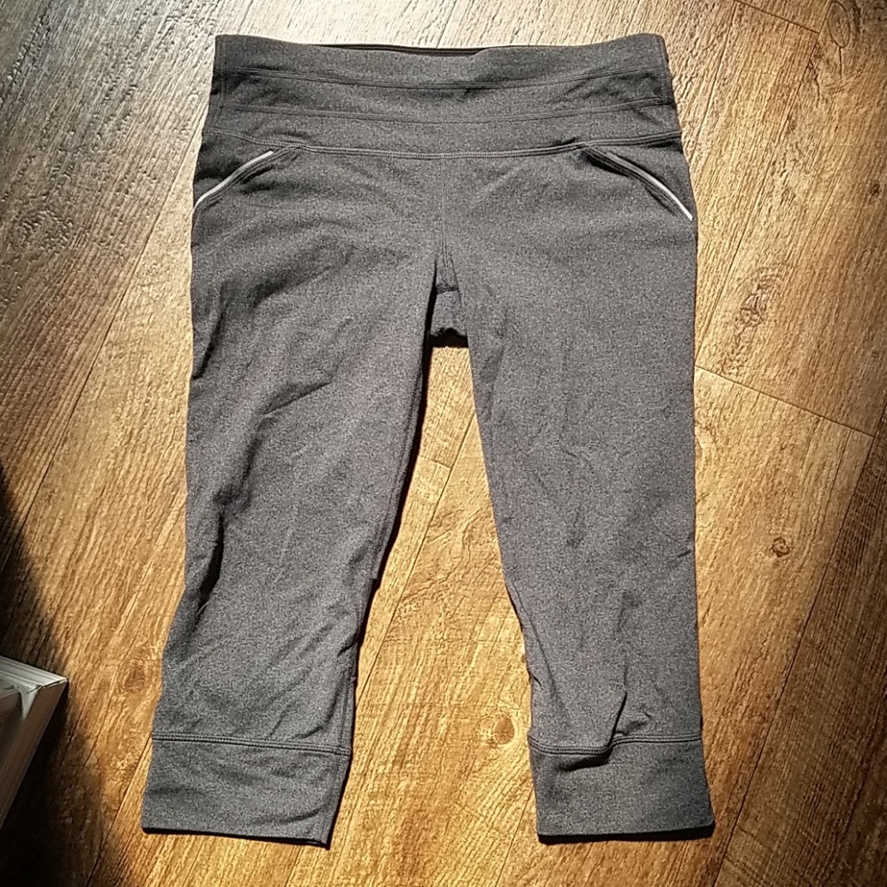 Athleta Relay capri leggings